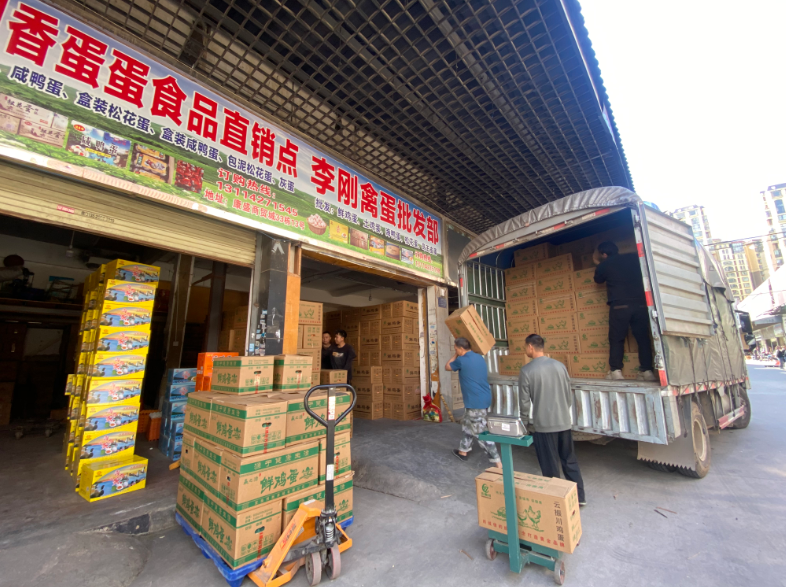 日銷禽蛋逾千萬枚！開屏新聞探訪云南最大禽蛋交易市場(chǎng)